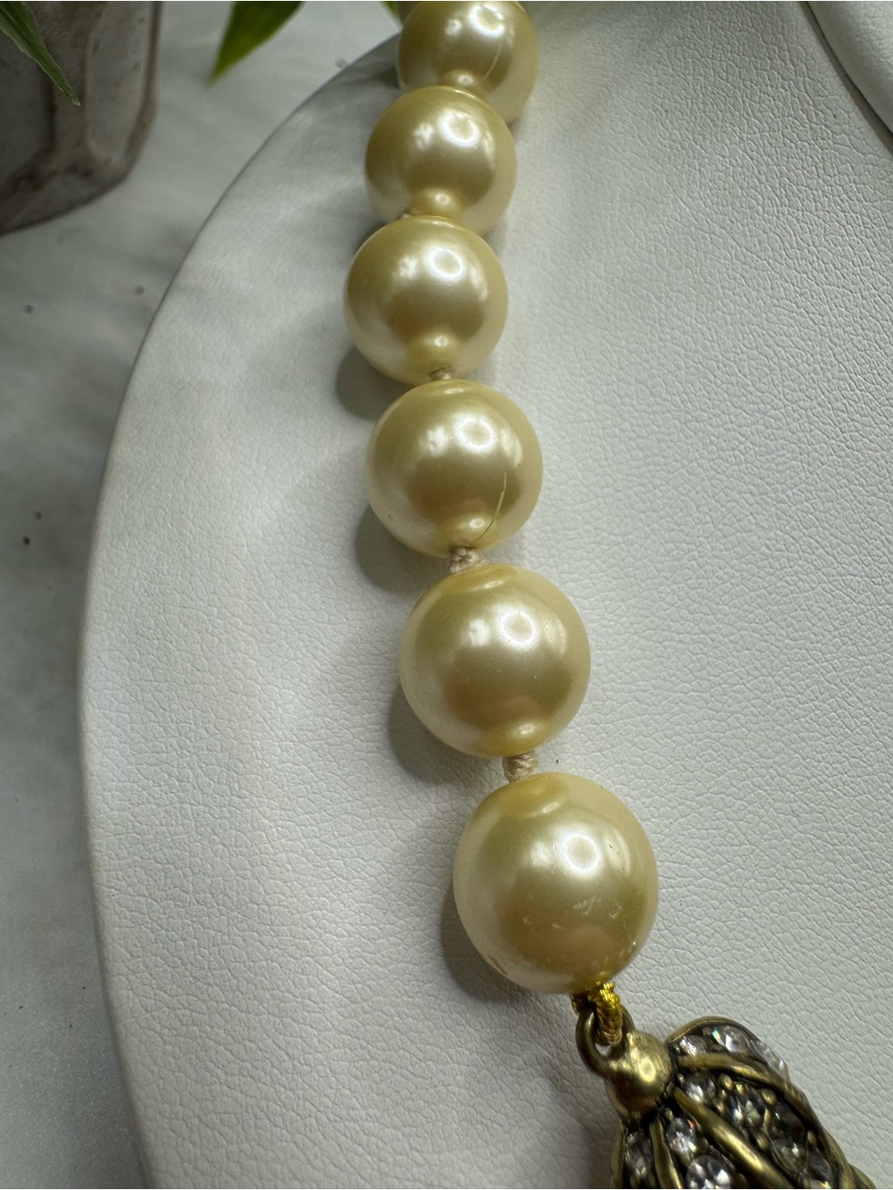 Heidi Daus “Lavish Layers” Art Deco style necklace, minor flaws as pictured. - Picture 4 of 8